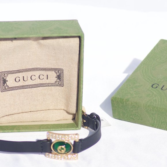 Gucci Interlocking G Double Wrap Leather Bracelet with Green Gem in Black - Picture 4 of 4